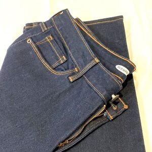 Old Navy New women’s kicker boot cut mid rise jeans. Size 10